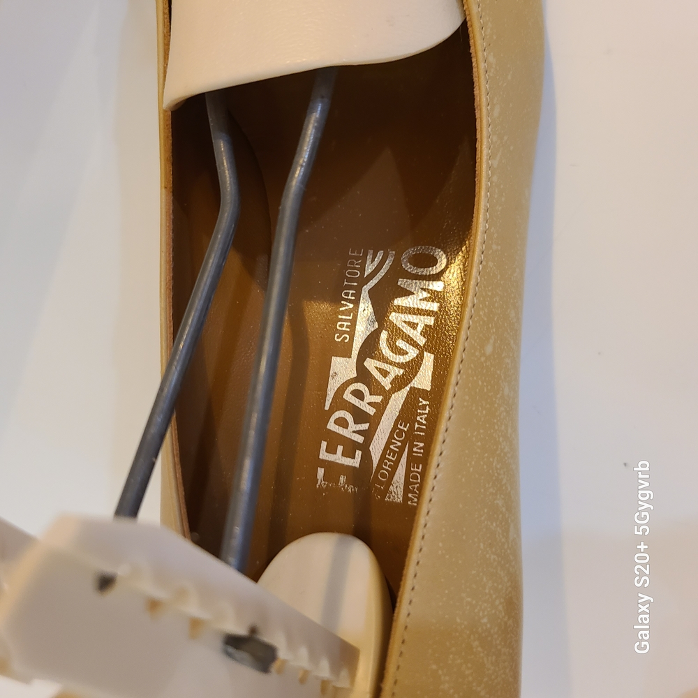 Salvatore Ferragamo Women's Tan and White Heels - Picture 3 of 7